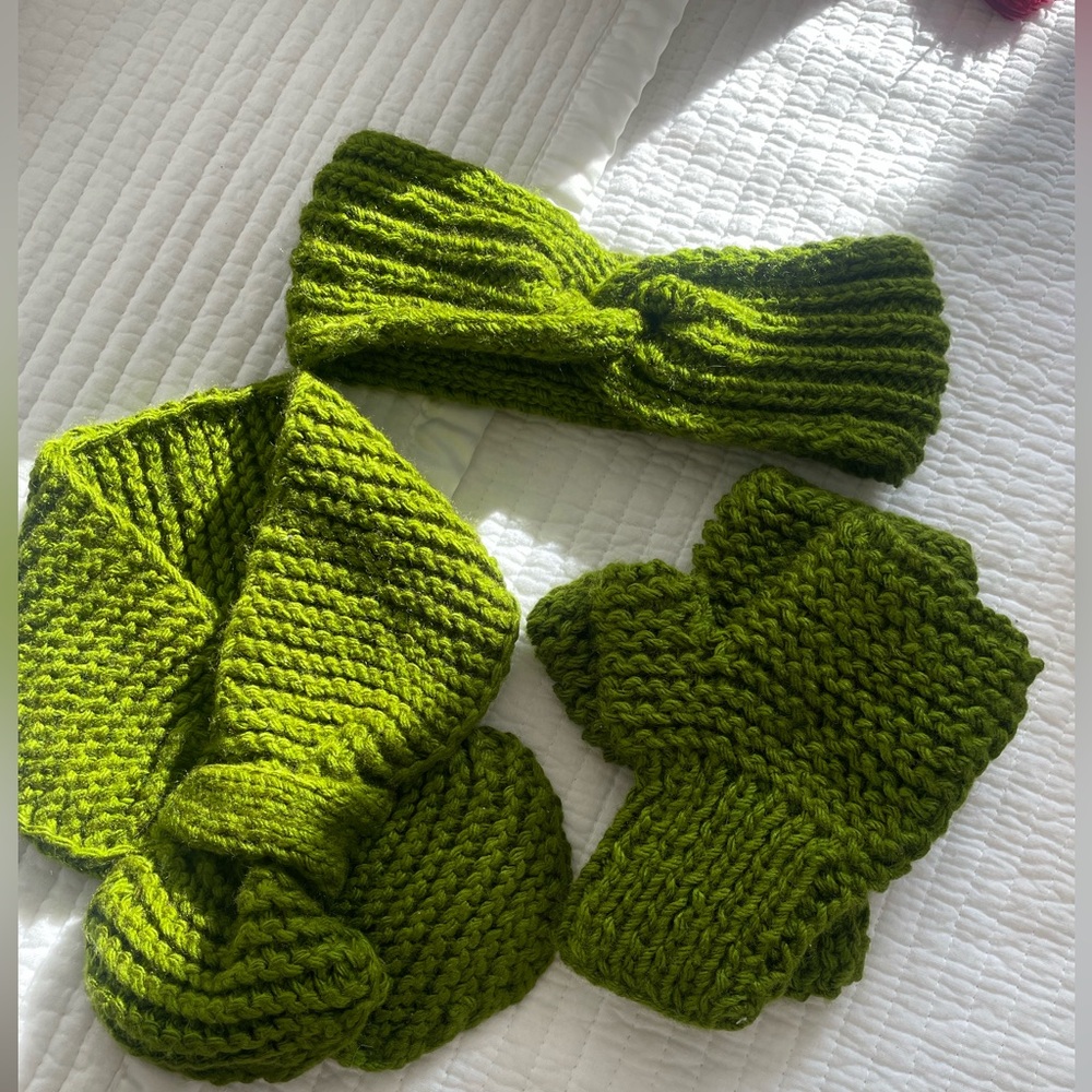 Hand made winter scarf and gloves set